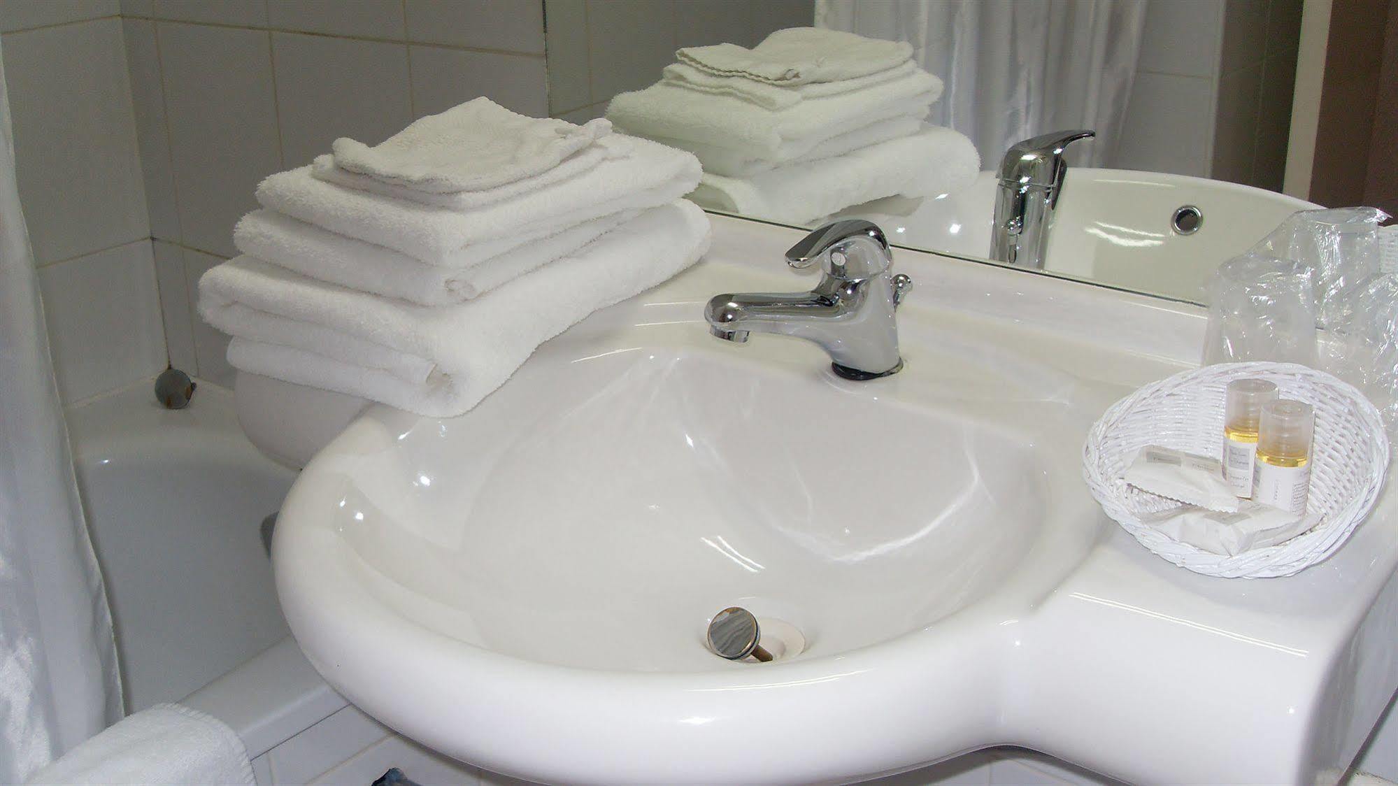 Brit Hotel 朗迪维肖 外观 照片